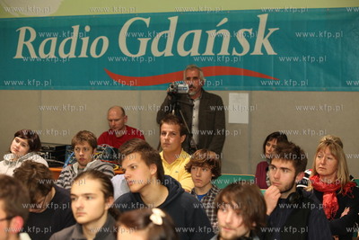 Studio Radia Gdansk. Debata kandydatow na prezydenta...