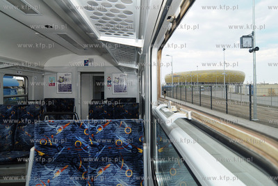 Pierwsi kibice przyjechali w czwartek kolejka SKM do...