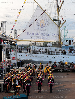Gdynia. Final Festiwalu Orkiestr Wojskowych. Wsrod...