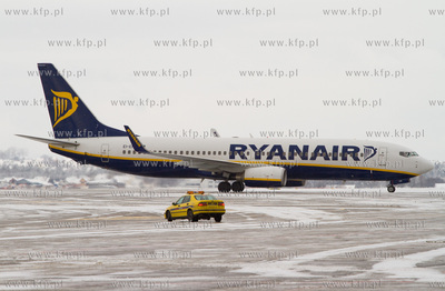 Zima w Porcie Lotniczym Gdansk im. Lecha Walesy. 19.02.2013...