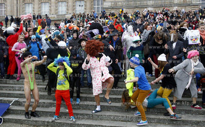 Przed Muzeum Narodowym w Szczecinie, na Wałach Chrobrego...