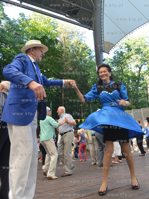Sopot. Międzypokoleniowa potańcówka w Operze Leśnej....
