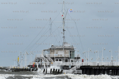 Sopot. Zatoka Gdanska. Sztorm. Na zdjeciu Marina na...