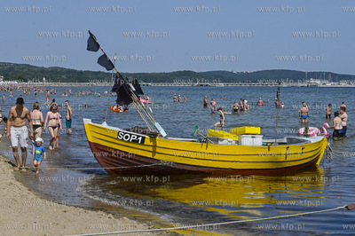 Sopot. Szczyt sezonu i upalna pogoda na sopockiej plazy....