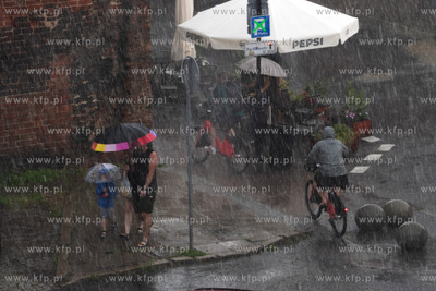 Letnia ulewa na ulicy Podwale Staromiejskiej w Gdańsku.
22.07.2025
Fot....