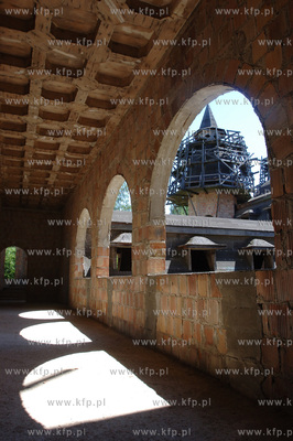 Wnetrze zamku w Lapalicach, polozonego miedzy Chmielnem...