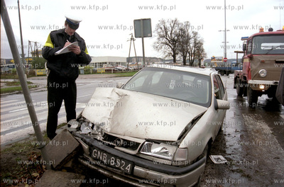 Wypadek z udzialem samochodu marki opel na al. Grunwaldzkiej...
