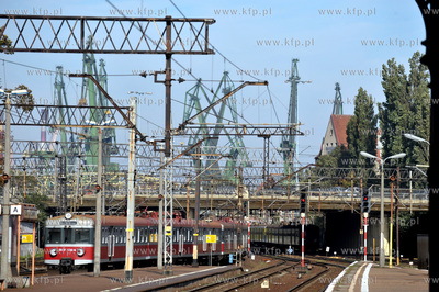 Dworzec Glowny PKP w Gdanskiu. W oddali wiadukt Blednik...