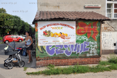 Gdansk Wrzeszcz. Sklep Wiola na rogu placu Generala...