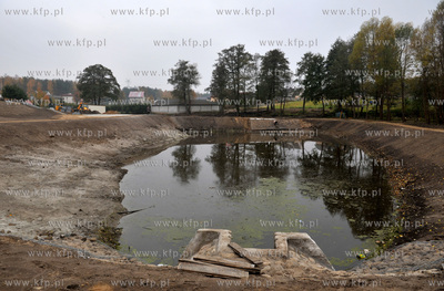 Wies Sulmin na Kaszubach. Rewitalizacja stawu. 29.10.2011...