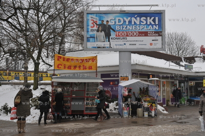 Gdansk Wrzeszcz. Pawilon z pieczywem i kwiaciarnia...