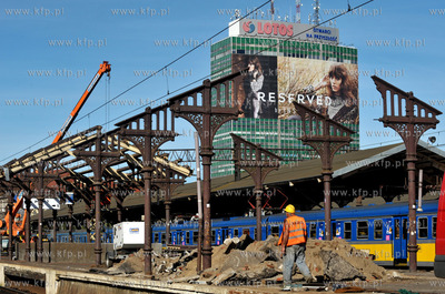 Remont 3 peronu na Dworcu Glownym PKP w Gdansku zwiazany...