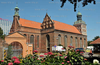 Gdansk. Koscioł bazylika sw. Brygidy widziana od strony...