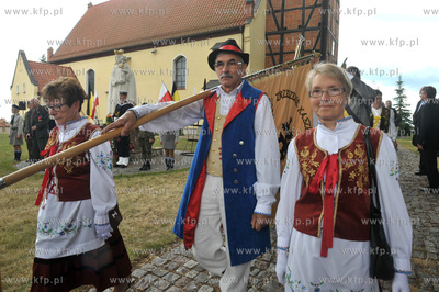 Zukowo na Kaszubach. Plac przed kosciolem sw. Jana...