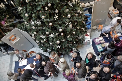 Gdansk. Centrum Handlowe Manhattan. Promocja albumu...