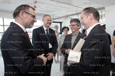 Uroczystosc prezentacji efektu pracy studentow i profesorow...