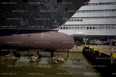 Stocznia Marynarki Wojennej w Gdyni. Wodowanie i chrzest...