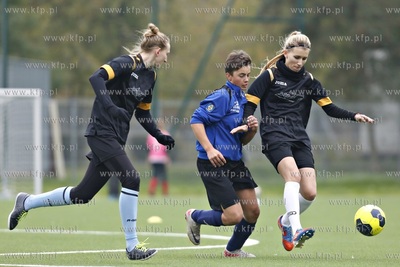 Gdansk Zaspa. Pilkarski turniej dzikich druzyn Do przerwy...