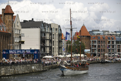 Baltic Sail. Parada Żaglowców na Motławie. Nz. żaglowiec...