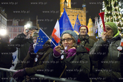 Długi Targ w Gdańsku. Protest środowisk opozycyjnych...