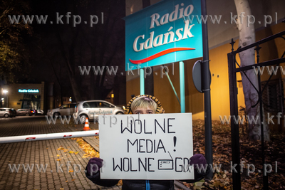 Siedziba Radia Gdańsk. Protest sluchaczy Radia Gdańsk...