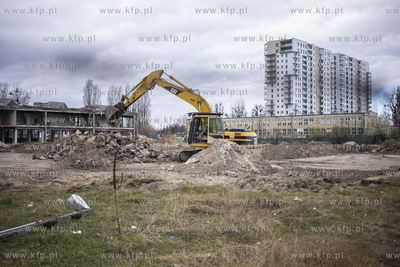 Gdańsk Letnica. Wyburzanie budynków firm Lignus,...