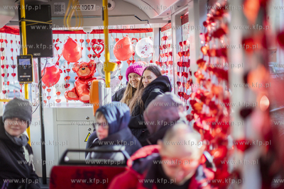 Specjalnie udekorowany walentynkowy tramwaj Bombardier...