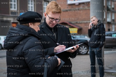 Gdańsk. Kacper Płażyński zbiera podpisy dla Prezydenta...
