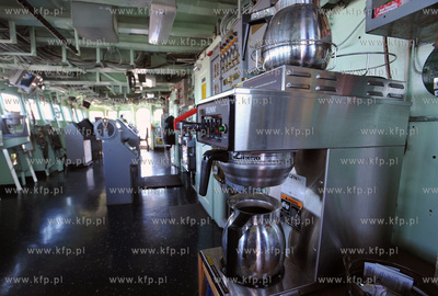 Okrety 12 panstw uczestniczacych w miedzynarodowych...