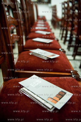 Gdansk. Ratusz Glownego Miasta. Debata pt Wojna ze...