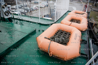 Gdansk. Platna samochodowa przeprawa promowa laczaca...