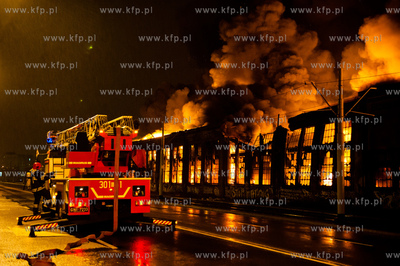 Gdansk. Pozar znajdujacej sie na terenie Stoczni Gdanskiej...