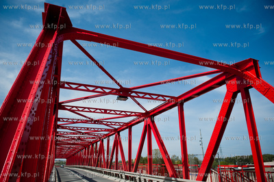 Gdansk Letnica. Odnowiony wiadukt kolejowy na ulicy...