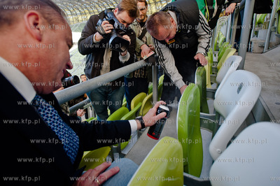 Gdansk. Stadion PGE Arena. Symboliczne ukonczenie malowania...
