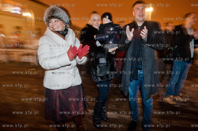 Sopot. Molo. Happening przeciw przemocy wobec kobiet,...