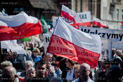 Gdansk. Manifestacja sympatykow Prawa i Sprawiedliwosci...