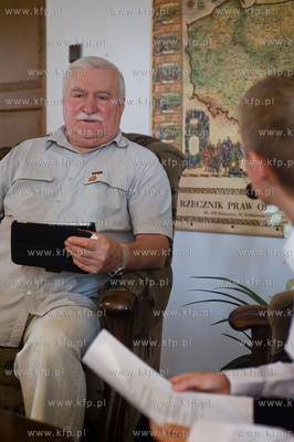 Gdansk.Biuro Lecha Walesy. Rylan J. Daniels mlody dziennikarz...