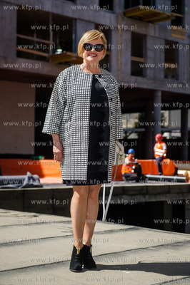 Gdynia. Uroczyste zawieszenie wiechy na nowo powstajacym...