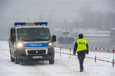 Gdansk. Nowy Port. Operacja usuwania niewybuchu pochodzacego...