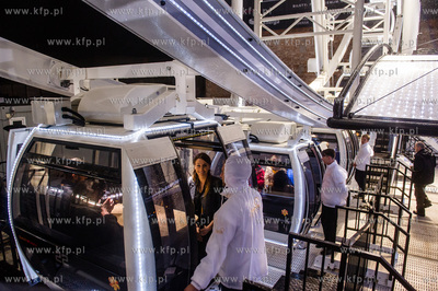 Gdansk. Wyspa Wpichrzow. Uruchomienie kola widokowego...