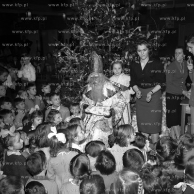 Zabawa mikołajkowa.  (Lata 60).
1968
0005936z_gdynia
Fot....