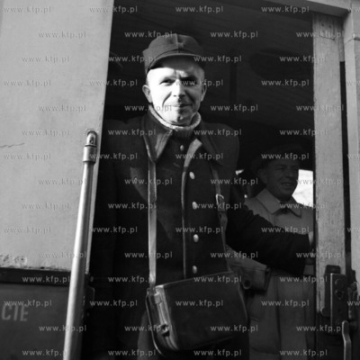 Kontroler biletów w tramwaju.
1959
0006374z
Fot. Zbigniew...