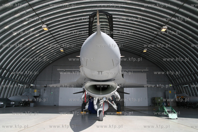 Polskie F-16 stoja w hangarach. Przyczyna podobno nie...