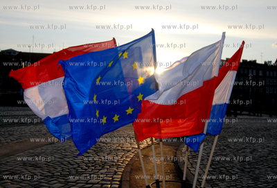 Flagi Uniii Europejskiej, Polski i Holandii na Placu...
