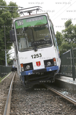 Gdansk.Tramwaj linii 12 wypadl z szyn kolo Opery Baltyckiej.

13.07.2008

Sebastian...