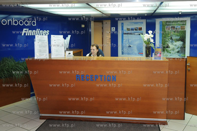 Gdynia. Do nabrzeza w Baltyckim Terminalu Kontenerowym...