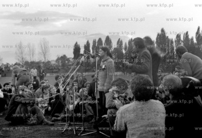 Delegacja Solidarnosci na stadionie klubu Hutnik na...