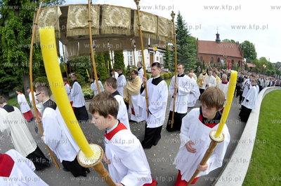 Procesja Bozego Ciala przeszla ulicami Pelplina.  03.06.2010...