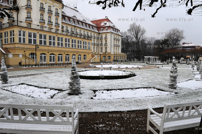 Sopot. Pierwszy snieg w Sopocie. Nz. Hotel Grand. 27.11.2010...