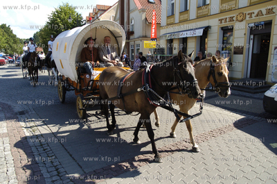 Ustka. Jan Holewik z Katowic przyjechal do Ustki bryczka...